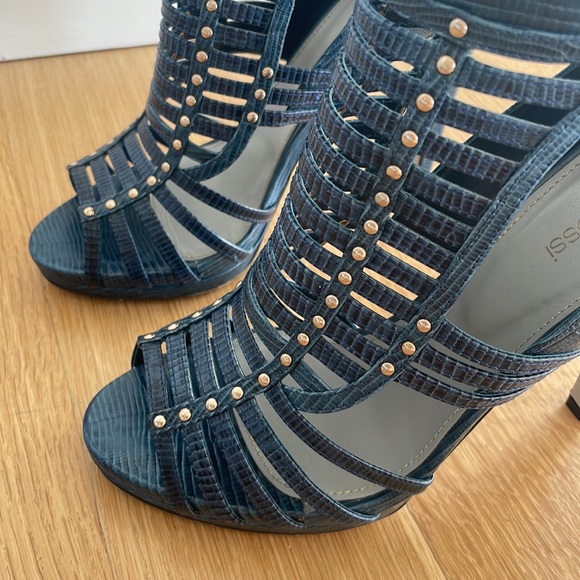 Like New Sergio Rossi Limited Edition Blue Lizard Caged Pumps With Studs Size 38 - Picture 8 of 15
